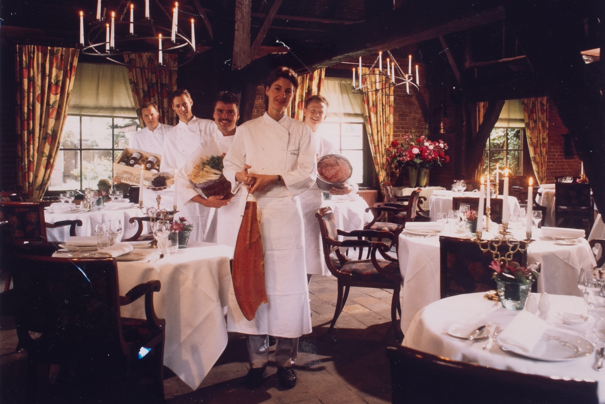 Foto uit het archief met Angélique Schmeinck op de voorgrond en Tonny Berentsen (met snor) erachter